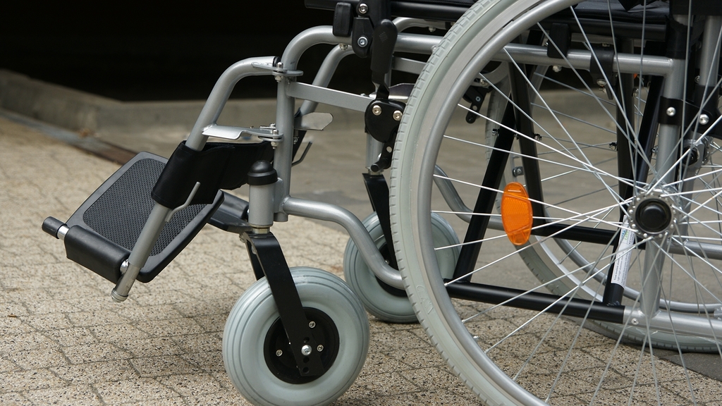 Vergrößerung des Bildes für Rollstuhl.